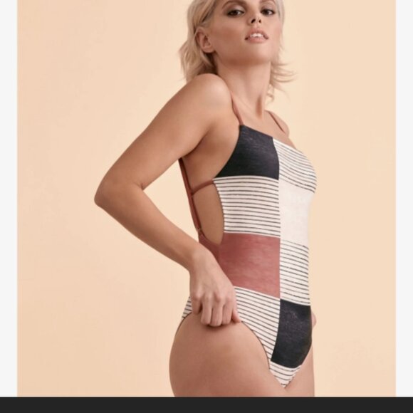 RIP CURL Open Road Revo Reversible Cheeky One-Piece Swimsuit Size XS - Picture 3 of 8